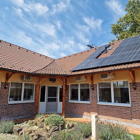 Holiday Apartmanhaz Gyula Eksteriør billede